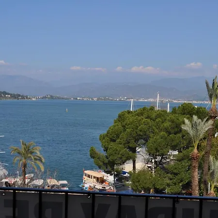 Paradeisos Apart